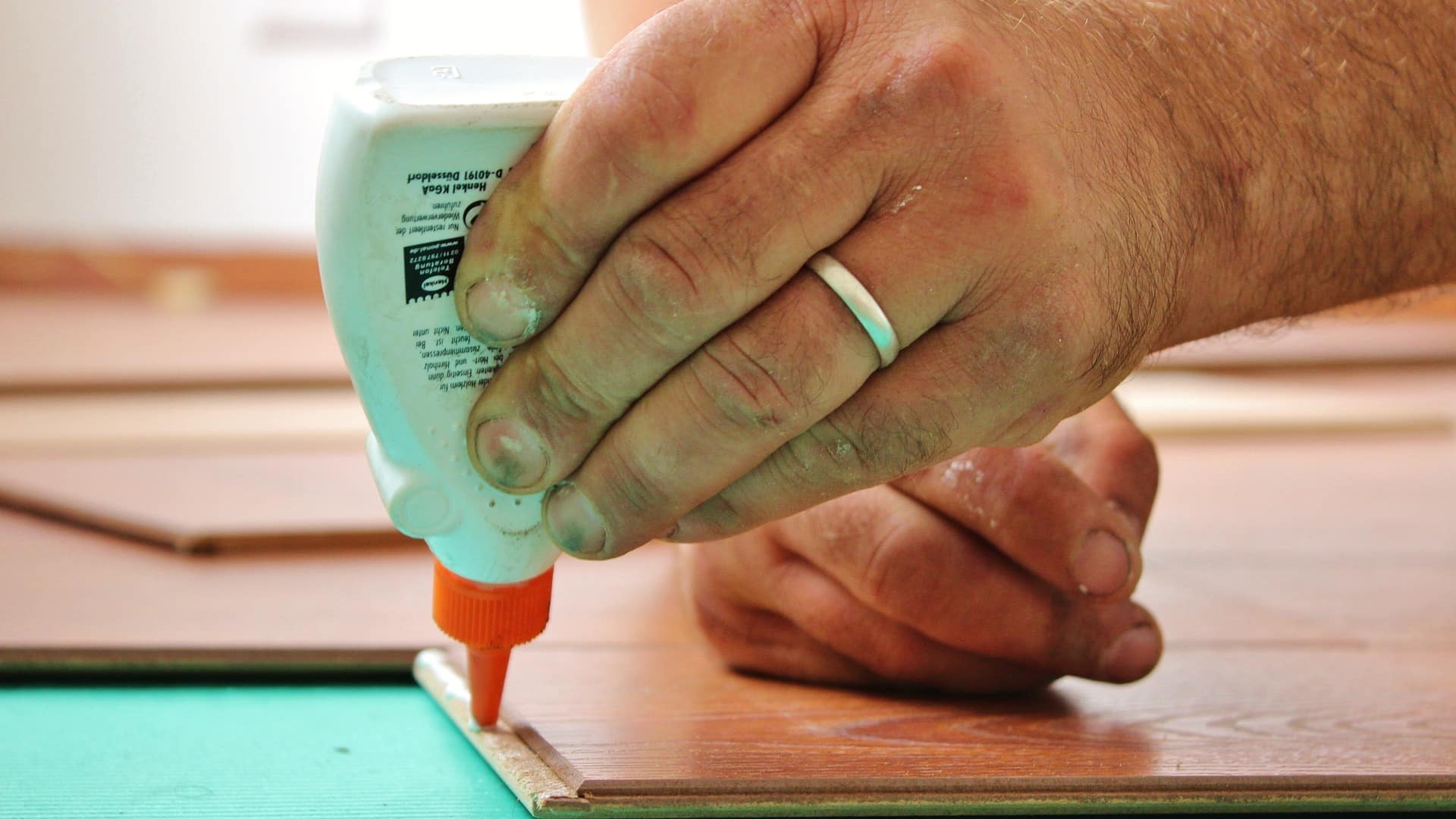 Applying glue to wood